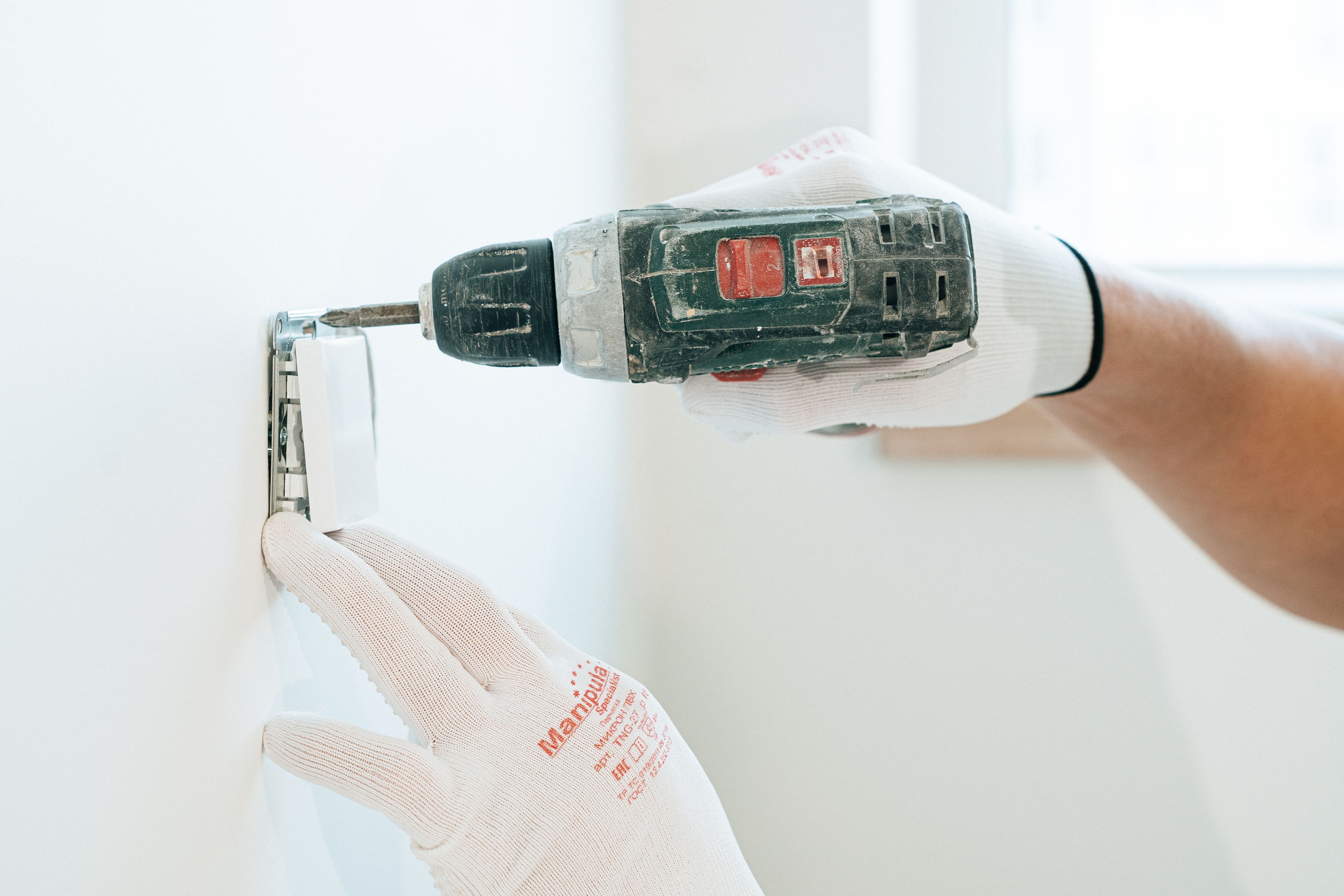 Equipment electrical connection